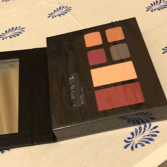 NYX TORONTO Eye Lips Face Collection NIB - Picture 3 of 7